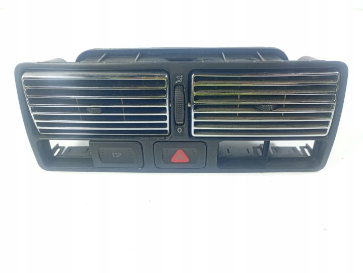 VW Golf IV 4 97-04 РЕШЕТКИ ОБДУВА ВОЗДУХА СРЕДНИЕ OE 1J0819728C, фото 1