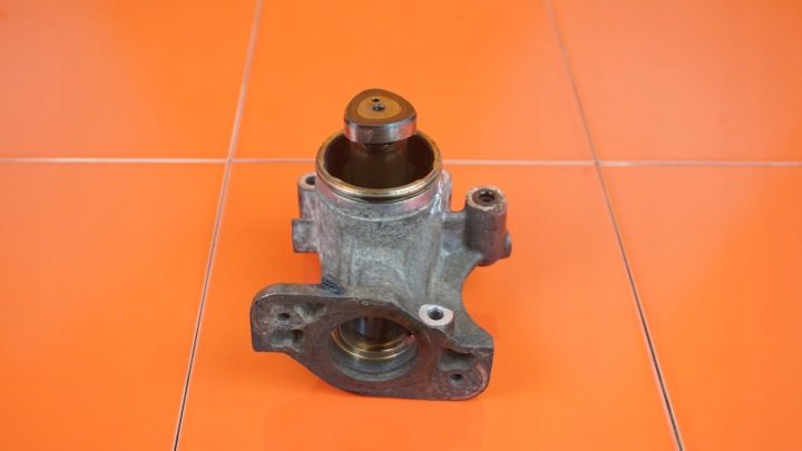 BMW 1 F20 3 F30 1.6 бензин 116i 14 г. 136 л.с. N13B16A привод крепление топливного насоса, фото 5