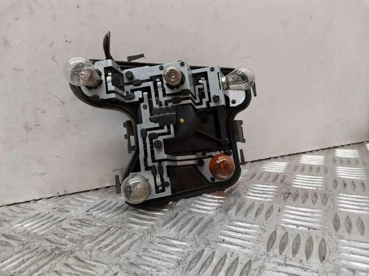 Контакты заднего фонаря AUDI A4 (8EC, B7) 153947 2.5L дизель 2003, фото 1