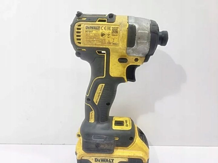 DEWALT DCF787D2 УДАРНЫЙ ГАЙКОВЕРТ 170 Нм 18V 2x2,0Ah, фото 2