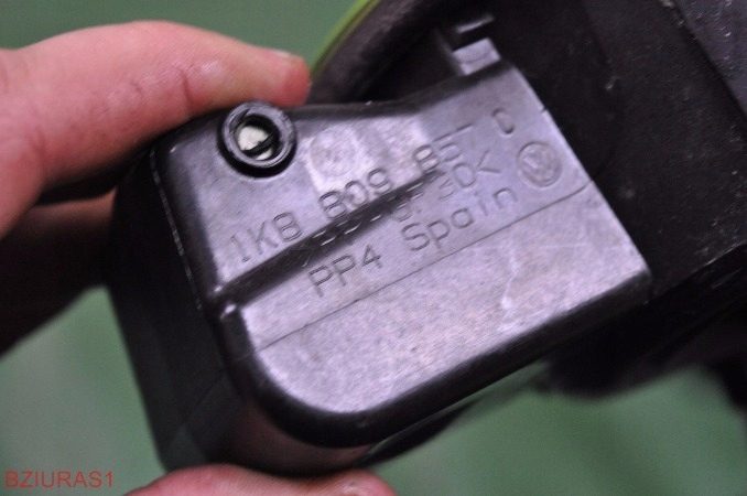 Лючок горловины бензобака VW Scirocco рестайлинг г. 1K8809857C, фото 10