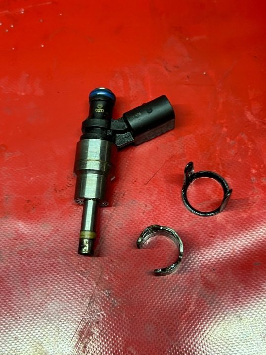 ФОРСУНКА A4 B6 A3 8P GOLF V 2.0 FSI AXW 06F906036 0261500014, фото 1