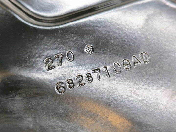 Chrysler Pacifica 2021 Полка аккумулятора, фото 7