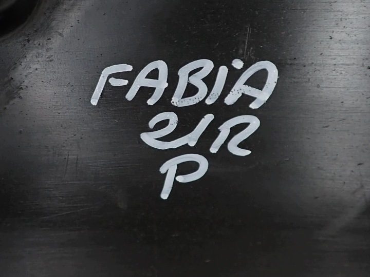 Защита днища правая оригинал 6R0825202A Skoda Fabia III 6V 21 г., фото 6