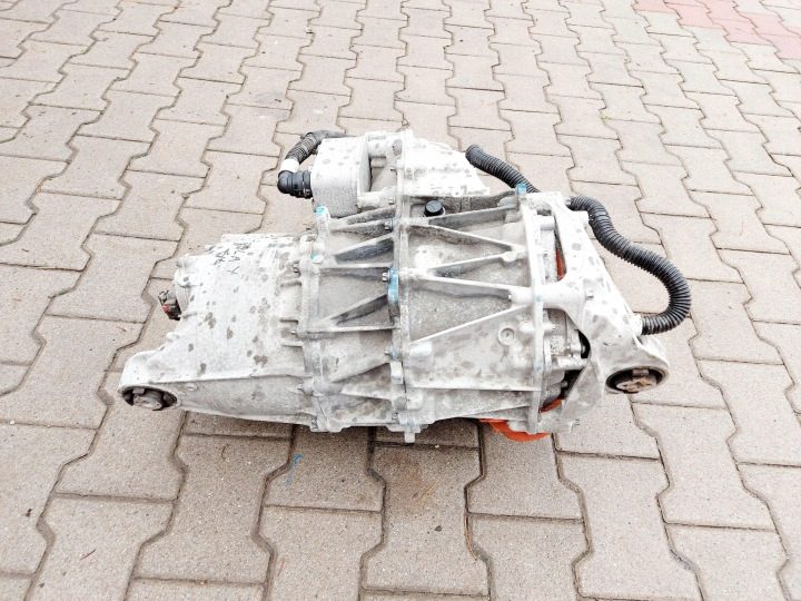 TESLA MODEL Y 2022 г. двигатель электрический задний 1587780-00-b, фото 1