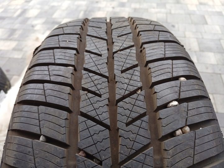 Шина зимняя Barum Polaris 5 215/60R17 100 В защита диска, усилитель (XL), фото 1