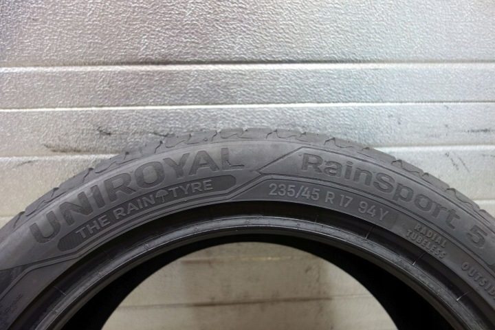 Шина летняя Uniroyal RainSport 5 235/45R17 94 Y защита диска, фото 2