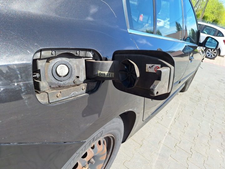 RENAULT LAGUNA 3 III 5D ЛИФТБЕК ХЭТЧБЕК ЛЮЧОК ГОРЛОВИНЫ БЕНЗОБАКА NV676, фото 4