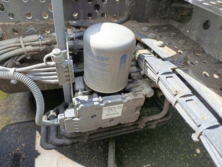 ОСНОВАНИЕ КЛАПАНА ОСУШИТЕЛЯ MERCEDES ACTROS MP4 A0004469664, фото 1