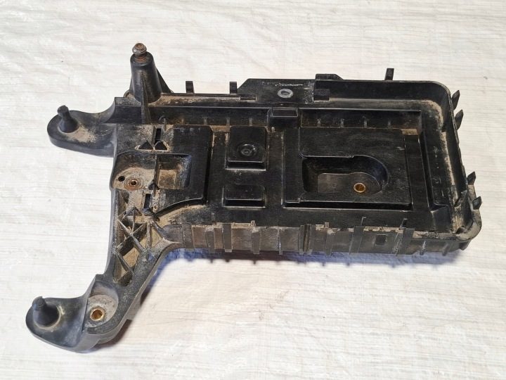 Основание кожух аккумулятора VW Golf V 5 VI 6 Plus + 5M0 2005-14 1K0915333H, фото 1