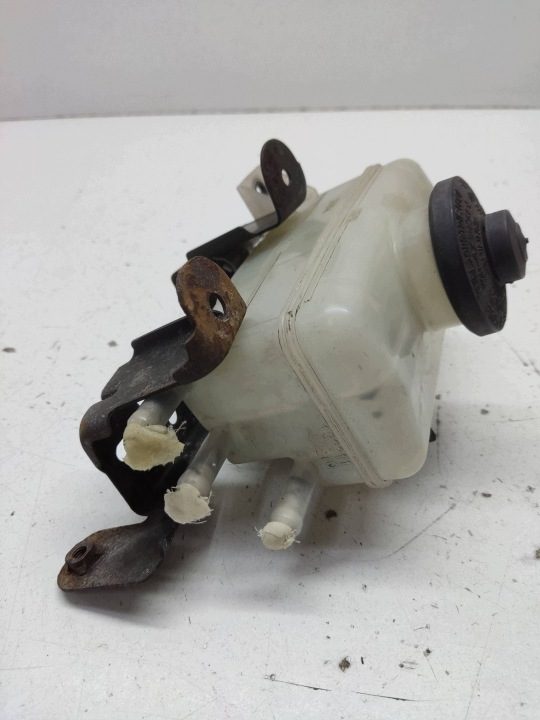 Toyota Corolla Verso E121 2003 Бачок тормозной жидкости 13231140310, фото 2