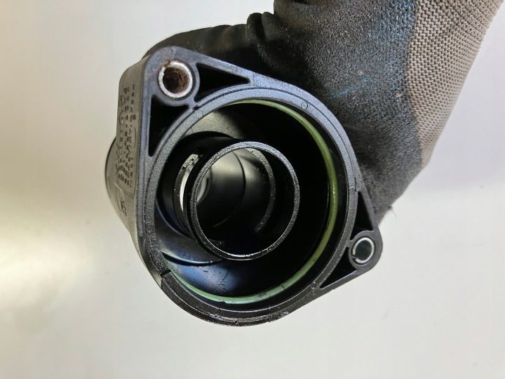 Труба патрубок турбины турбо 1.6 TDI CAYC Octavia 2 II 03L131111J, фото 2