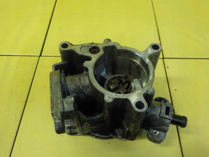 AUDI A4 B8 EXEO A5 1.8 TFSI 10 г. 120 л.с. CDH вакуумный насос 06J145100B, фото 2