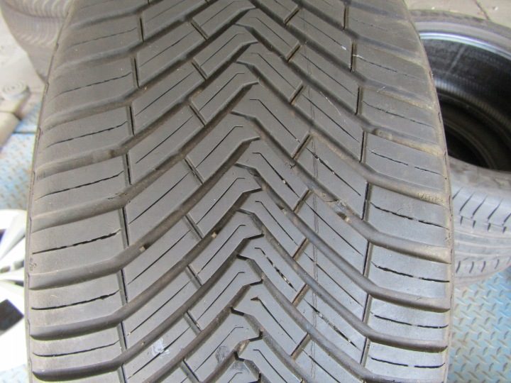Шина всесезонная Continental AllSeasonContact 2 245/45R18 100 Y, фото 1