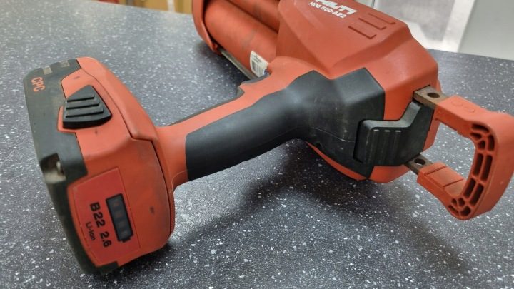 АККУМУЛЯТОРНЫЙ ДОЗАТОР HILTI HDE 500-A12 + 3X АКБ + ЗАРЯДНОЕ УСТРОЙСТВО, фото 3