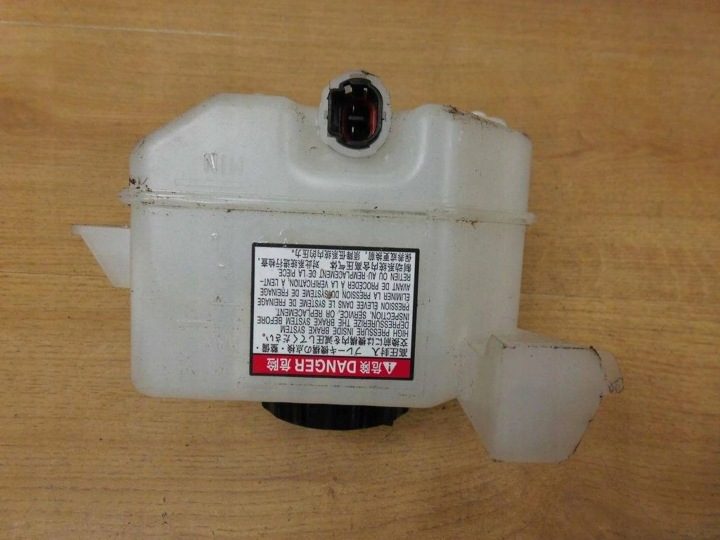 Toyota Corolla E21 бачок тормозной жидкости 47230-0D140, фото 3