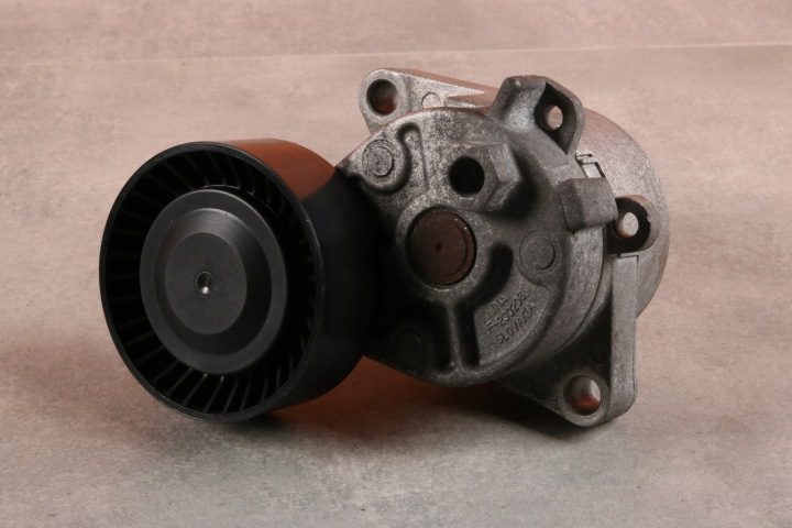 BMW E39 E46 E60 E61 E65 X3 E83 натяжитель ролик ремня Osprzętowego F-230206, фото 1