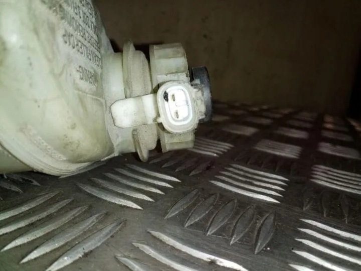 Бачок тормозной жидкости TOYOTA AVENSIS (_T22_) 03350884201 2.0L дизель 81 кВт, фото 2