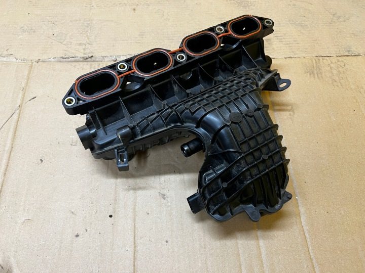 Впускной коллектор Toyota Auris II 1.8 гибрид, фото 1