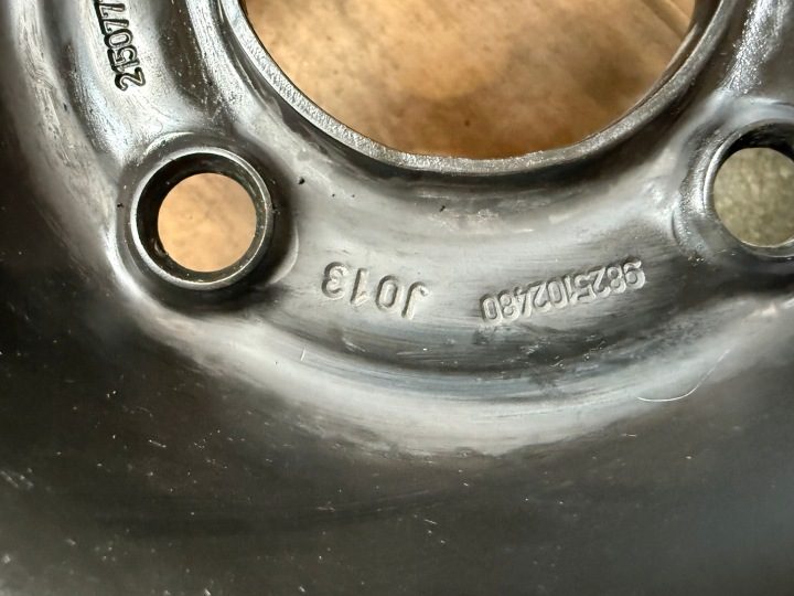 Штампованный диск Peugeot OE 9825102480 6.0" x 15" 4x108 ET 32, фото 2
