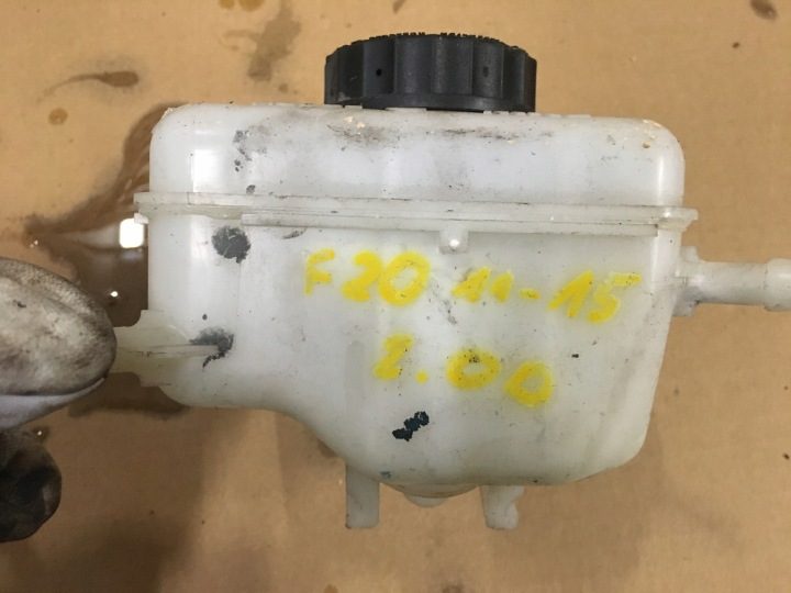 БАЧОК ТОРМОЗНОЙ ЖИДКОСТИ F20 F30 F31, фото 1