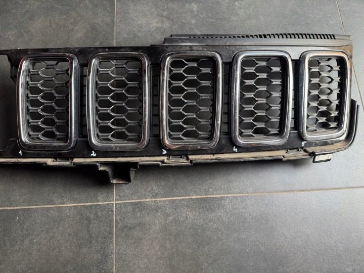 РЕШЕТКА РАДИАТОРА РЕШЕТКИ РАДИАТОРА JEEP Grand CHEROKEE WK2 Рестайлинг, фото 1