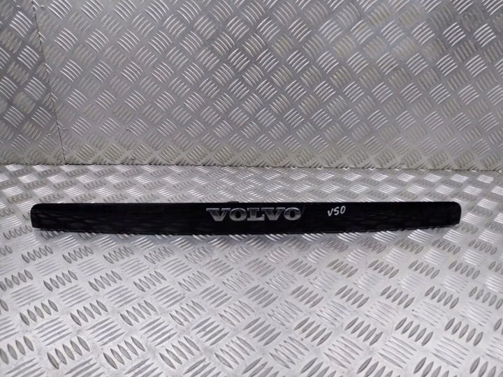 НАКЛАДКА КРЫШКИ БАГАЖНИКА VOLVO V50 2.0 дизель 39898527, фото 1