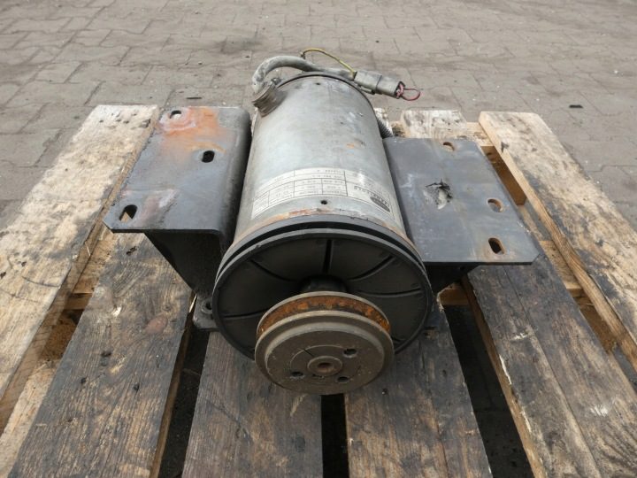 LSA 321 генератор Prądnica Carrier 230/276 V 2/2.4 ква 50/60 HZ, фото 2