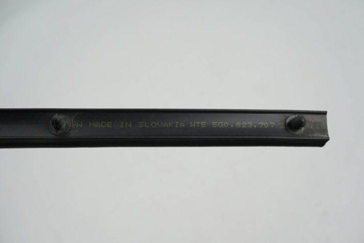 Уплотнитель крышки двигателя VW Golf VII 5G0823707, фото 2