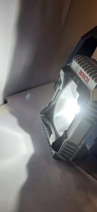 Фара аккумуляторная budowlany LED Bosch GLI 18V-2200 C корпус, фото 8