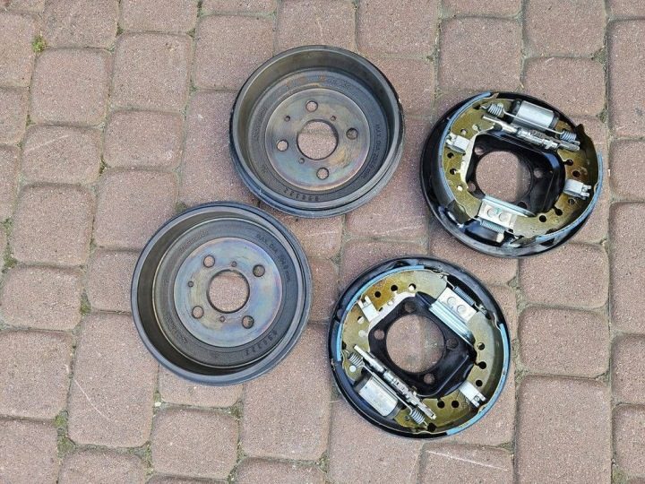 Комплект тормозов задний барабаны колодки Toyota Aygo X 2022 г. 42431-0H020, фото 1