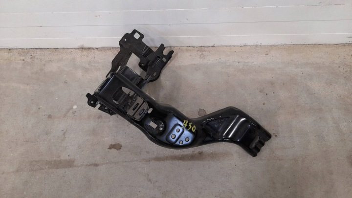 BMW 5 G30 G31 Кронштейн фары правый 7383858, фото 1