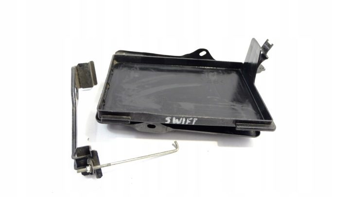 Suzuki Swift MK7 площадка аккумулятора, фото 1