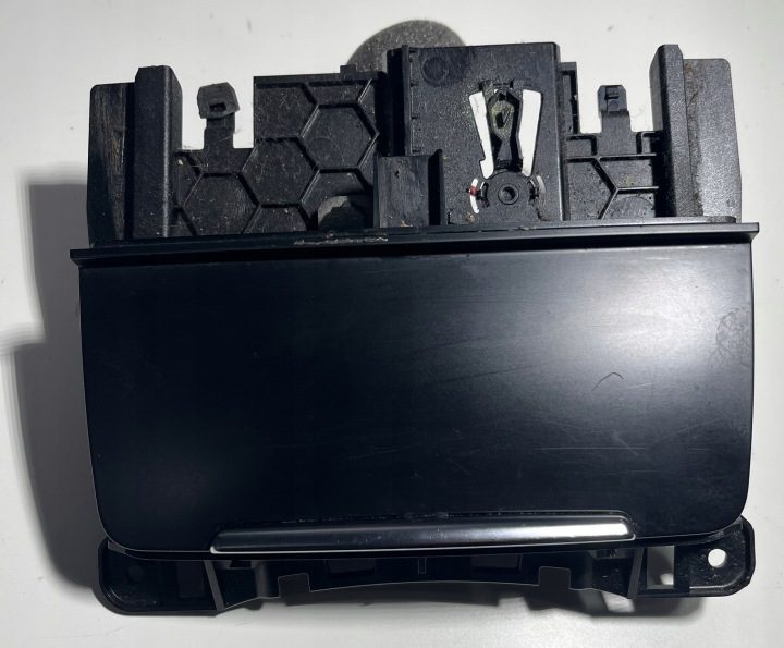 Пепельница AUDI A4 (8K2, B8) 8K0857951C 2.0L дизель 105 кВт 2013, фото 1
