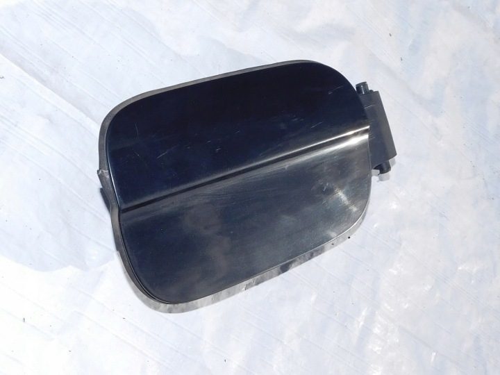 Audi Q7 4L лючок горловины бензобака 4L0809857 код краски LZ9Y черный, фото 1
