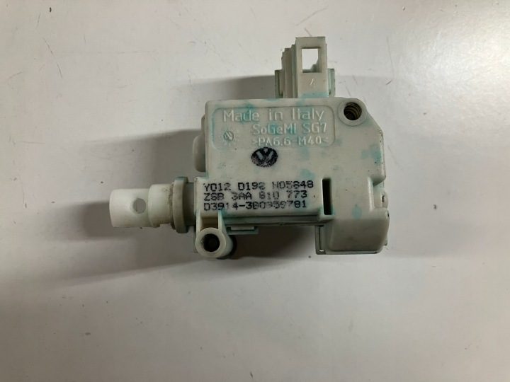 Привод лючка горловины бензобака Passat B7 3AA810773, фото 1
