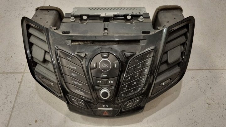 Магнитола панель Ford Fiesta mk7 c1bt18k811pa am5t-18c815-pl, фото 1