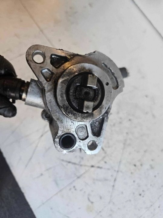Вакуумный насос Toyota Avensis Verso 081000-2740, фото 2