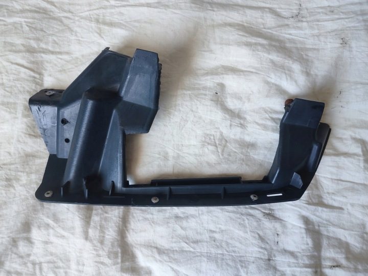 Правый кронштейн выхлопной трубы A1768850145 W176 A-класс Mercedes, фото 1