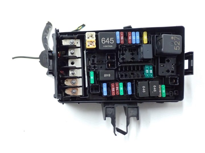 КОРОБ БЛОК ПРЕДОХРАНИТЕЛЕЙ КОРПУС VW PASSAT B6, фото 3