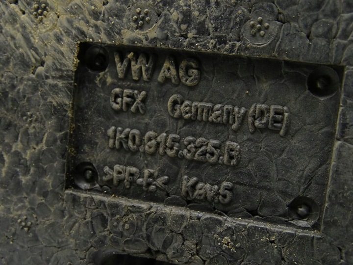 Основание кожух аккумулятора 1K0915325B VW Tiguan 5N Passat B7 Scirocco, фото 10