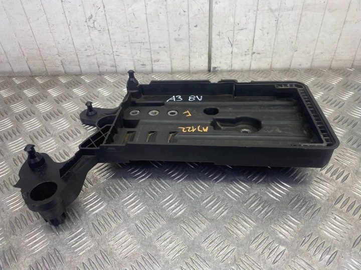 Основание кронштейн аккумулятора Audi A3 S3 8V 5Q0915321E, фото 9