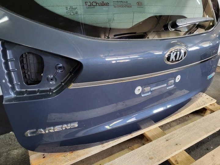 KIA Carens IV крышка багажника спойлер стекло дворник логотип цвет KU9, фото 8