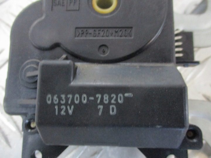 МОТОРЧИК ПЕЧКИ TOYOTA AVENSIS T22 1.6 VVT-I 063700-7820, фото 3