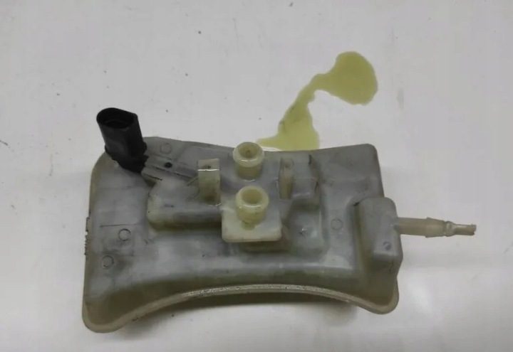 Audi A4 S4 B7 8E 8H 2007 Бачок тормозной жидкости, фото 2