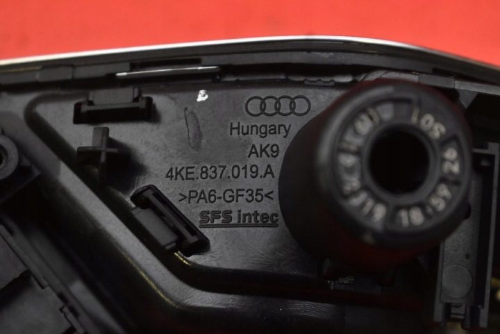 Ручка внутренняя левая передняя хром 4KE837019A Audi E-Tron 55 18-21, фото 3