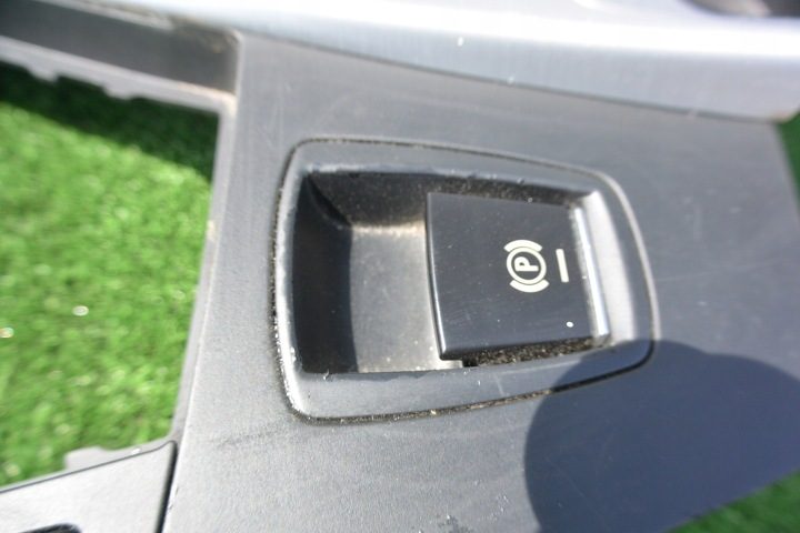 BMW F10 F11 ЦЕНТРАЛЬНАЯ КОНСОЛЬ ТОННЕЛЬ БАРДАЧОК 9206663 9171556 + Кнопка ручного тормоза BMW 5 (F10) 9180199 2.0L дизель 135 кВт 2012, фото 3