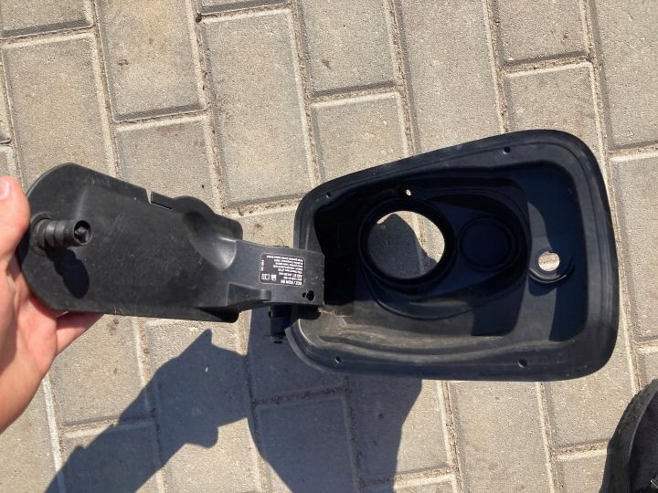 BMW 2 F45 F46 ГОРЛОВИНА ЛЮЧОК ГОРЛОВИНЫ БЕНЗОБАКА 7302255 7345324, фото 3