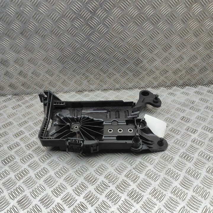 Основание кронштейн аккумулятора Audi A3 8Y Golf VIII 8 5WA915331C, фото 3