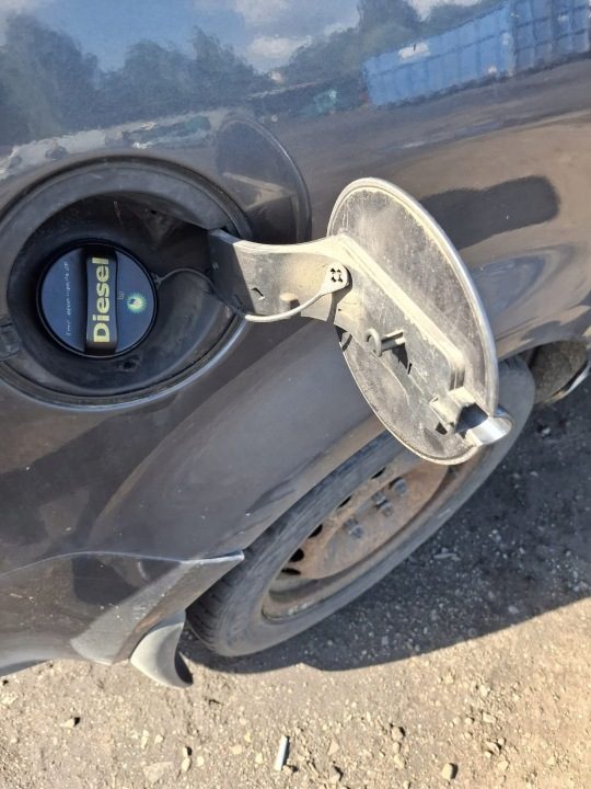Лючок горловины бензобака Ford C MAX рестайлинг с Mechanizmem, фото 1